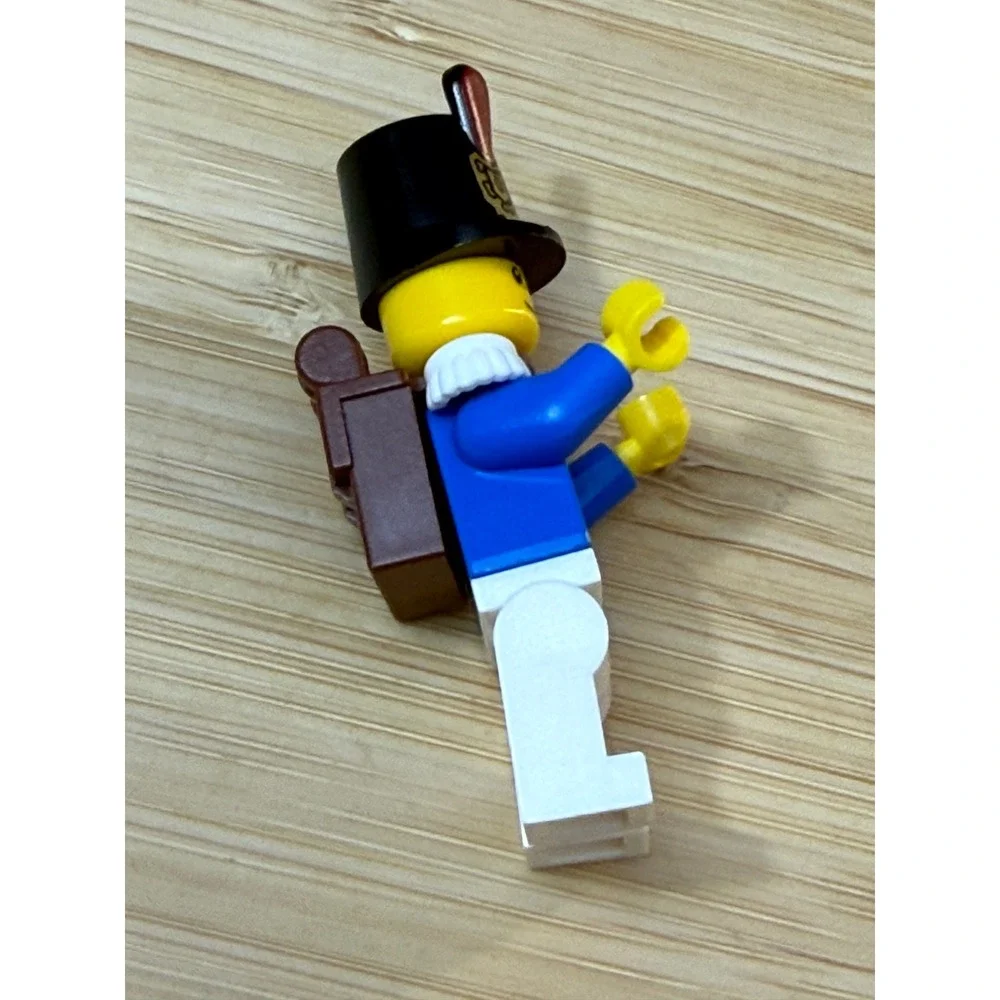 LEGO Pirates Imperial Soldier Minifigure Blue Coat Brown Backpack Shako Hat